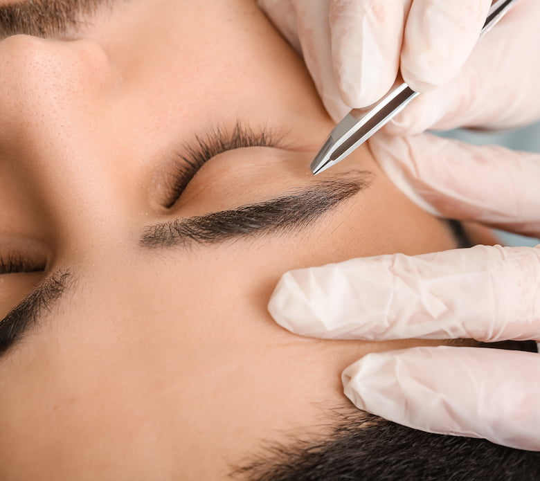 Servicios de barbería Barba Negra - Depilación de cejas tradicional con pinza