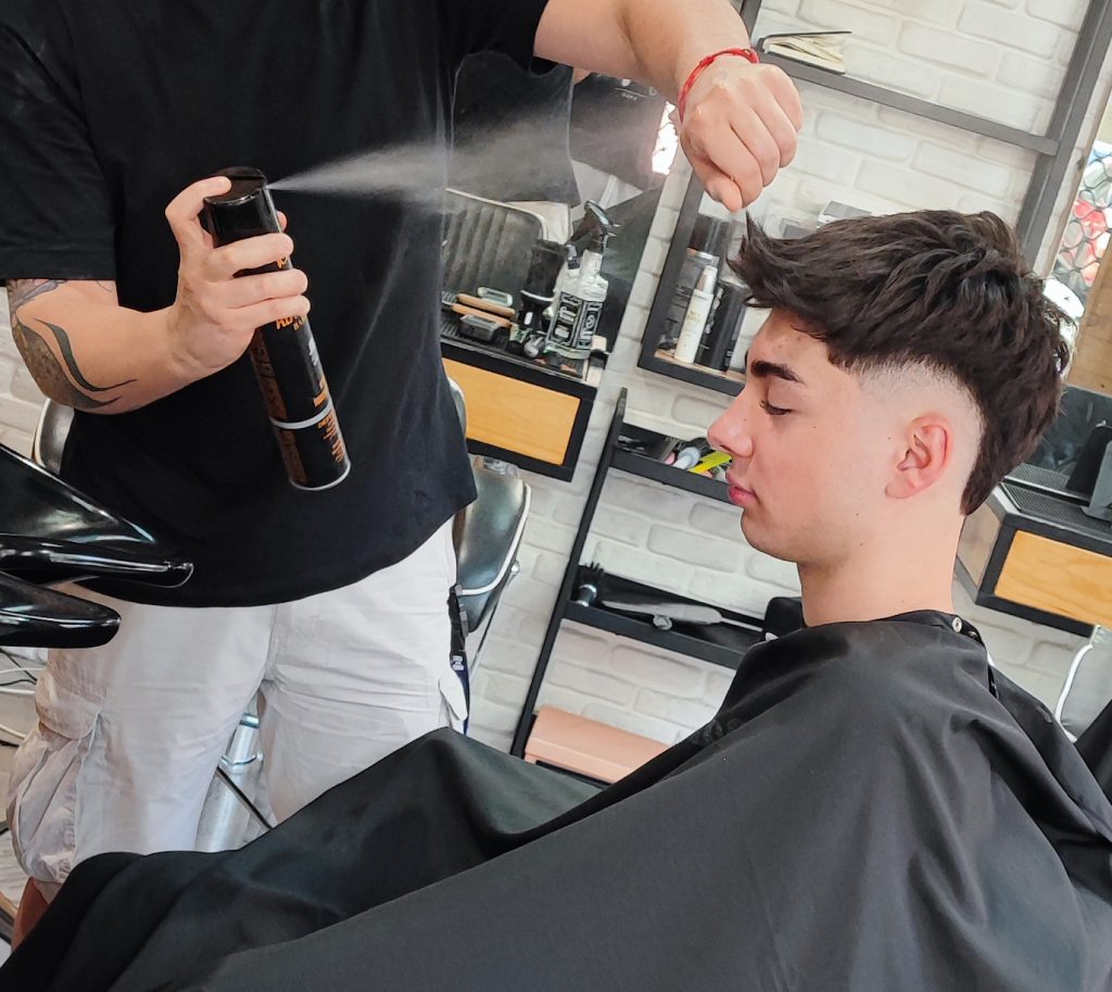 Servicios de barbería Barba Negra - lavado y peinado